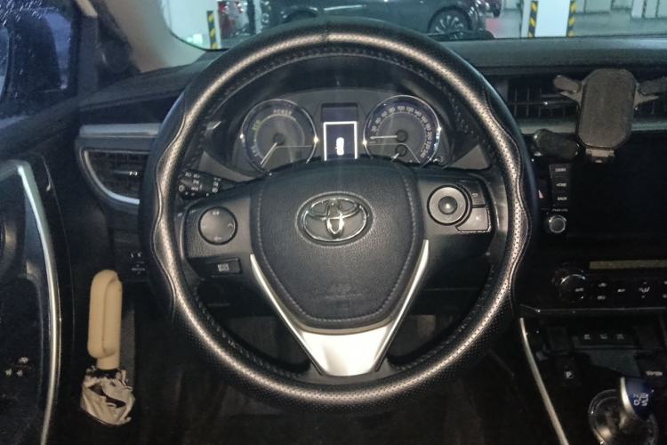 Used Toyota Corolla 2016 Dual-Engine 1.8L E-CVT Elite Edition Steering Wheel