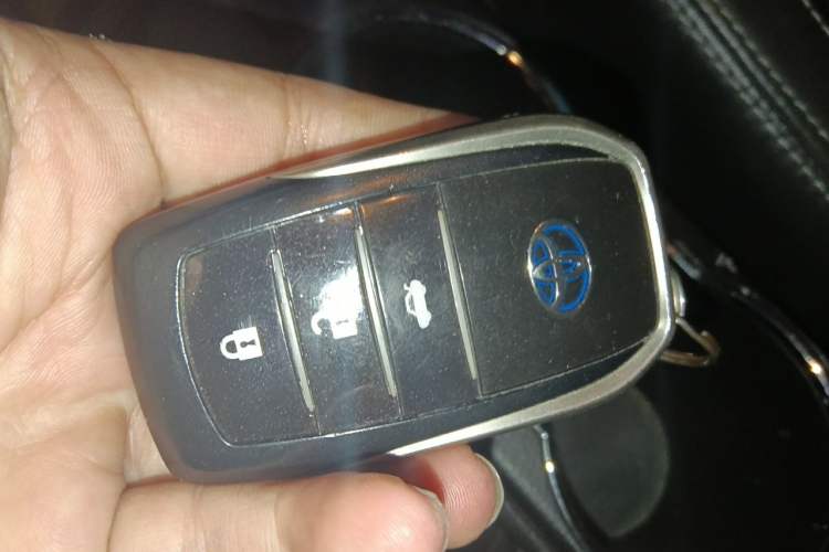Used Toyota Corolla 2016 Dual-Engine 1.8L E-CVT Elite Edition Vehicle Key