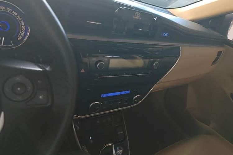 Used Toyota Corolla 2016 Dual-Engine 1.8L E-CVT Elite Edition Audio And AC Panel