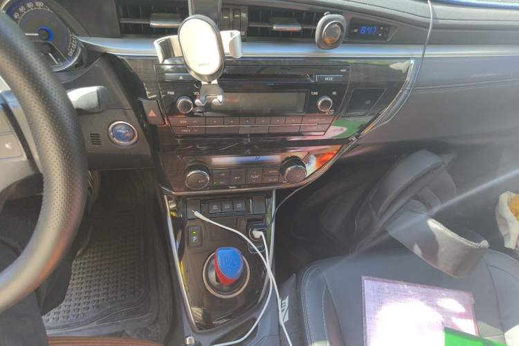 Used Toyota Corolla 2016 Dual-Engine 1.8L E-CVT Elite Edition Audio And AC Panel