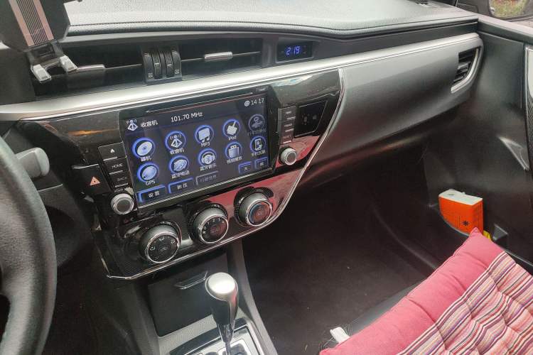 Used Toyota Corolla 2016 1.6L CVT GL-i Cool Edition Audio And AC Panel