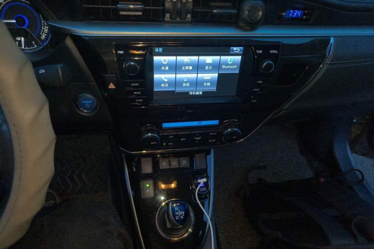 Used Toyota Corolla 2016 Dual-Engine 1.8L E-CVT Elite Edition Audio And AC Panel