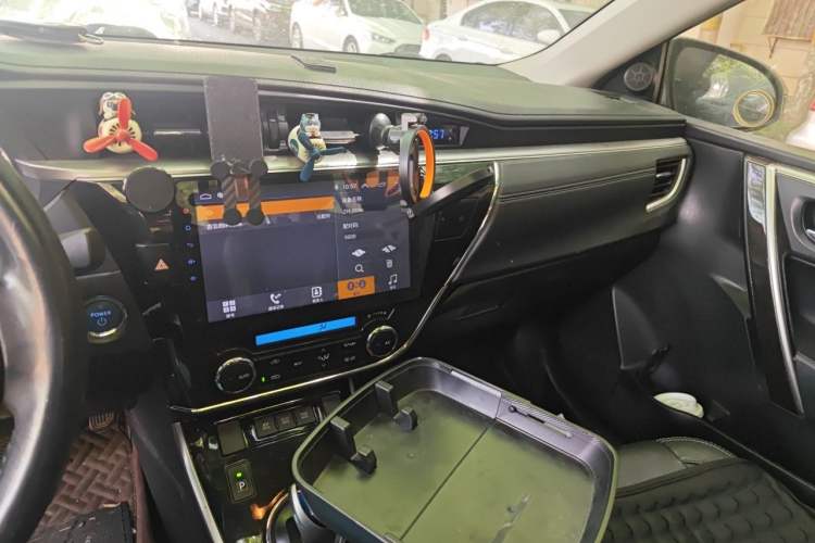 Used Toyota Corolla 2016 Dual-Engine 1.8L E-CVT Elite Edition Audio And AC Panel