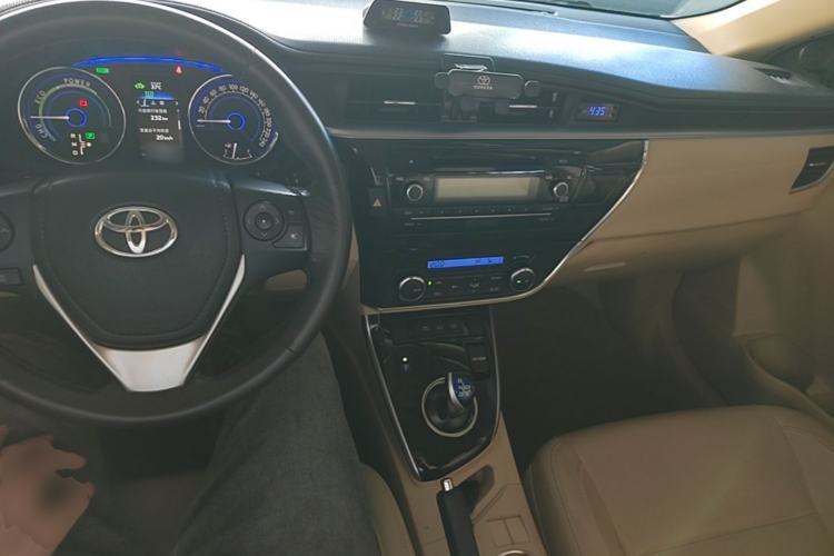 Used Toyota Corolla 2016 Dual-Engine 1.8L E-CVT Elite Edition Center Console