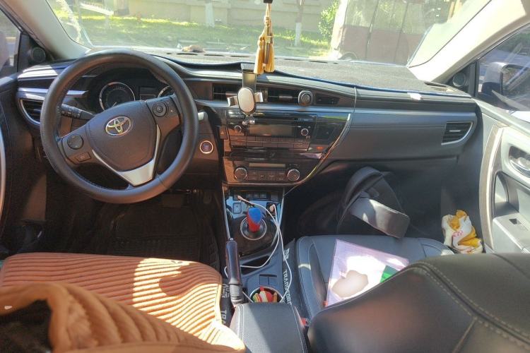 Used Toyota Corolla 2016 Dual-Engine 1.8L E-CVT Elite Edition Center Console