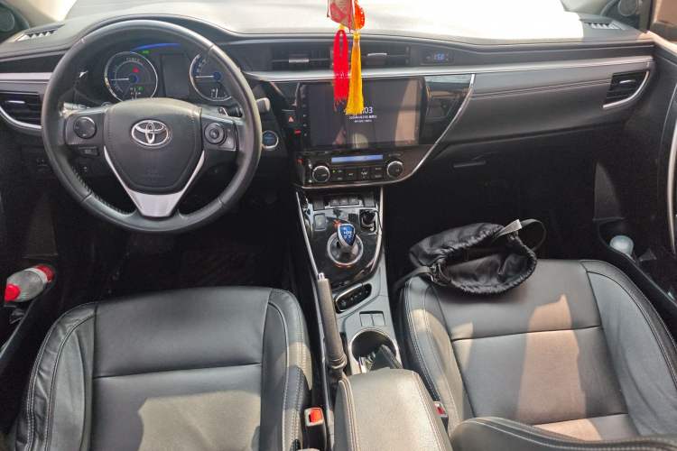 Used Toyota Corolla 2016 Dual-Engine 1.8L E-CVT Elite Edition Center Console