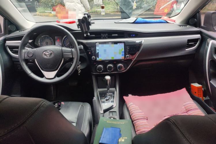 Used Toyota Corolla 2016 1.6L CVT GL-i Cool Edition Center Console