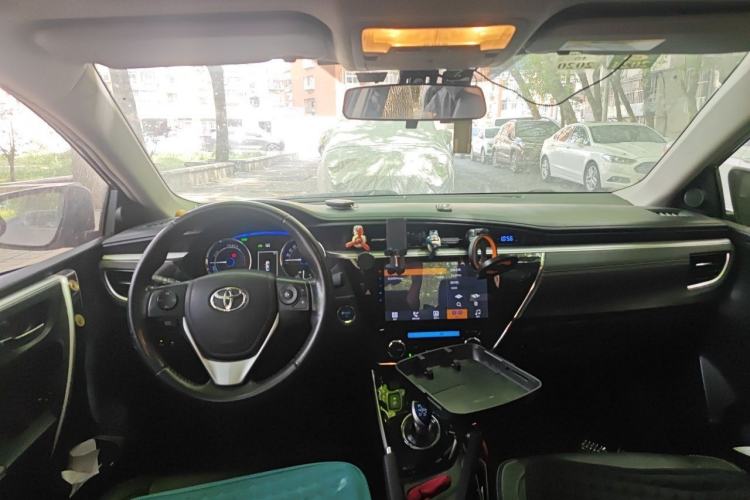 Used Toyota Corolla 2016 Dual-Engine 1.8L E-CVT Elite Edition Center Console