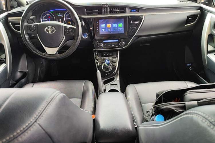 Used Toyota Corolla 2016 Dual-Engine 1.8L E-CVT Leading Edition Center Console