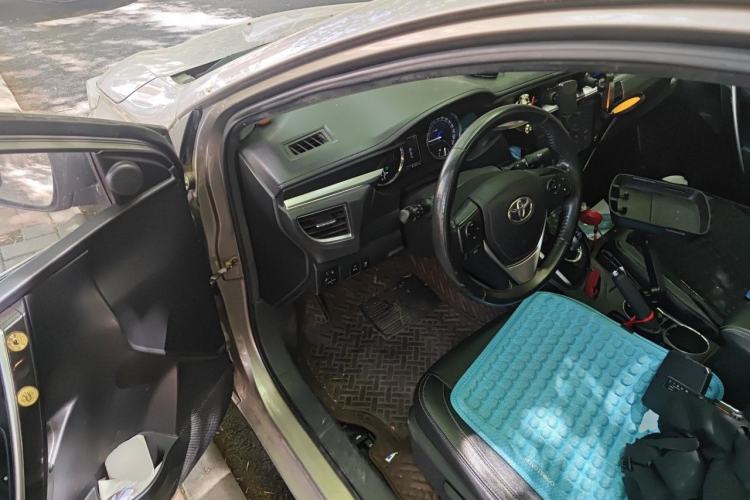 Used Toyota Corolla 2016 Dual-Engine 1.8L E-CVT Elite Edition Driver Seat