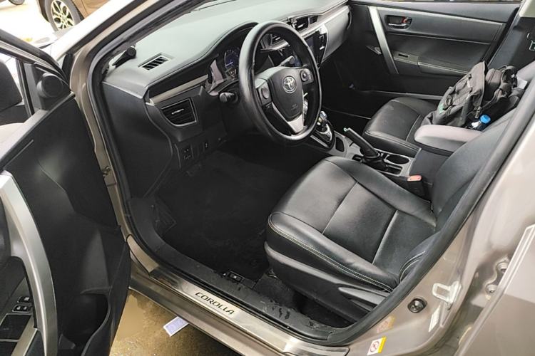Used Toyota Corolla 2016 Dual-Engine 1.8L E-CVT Leading Edition Driver Seat