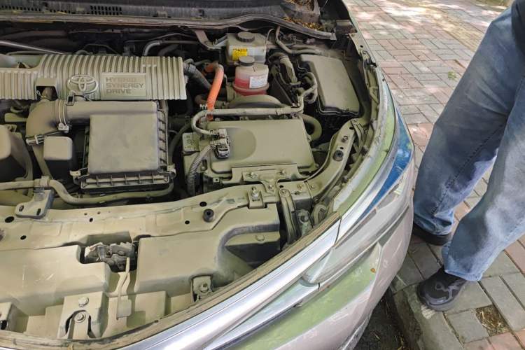 Used Toyota Corolla 2016 Dual-Engine 1.8L E-CVT Elite Edition Engine Bay Left