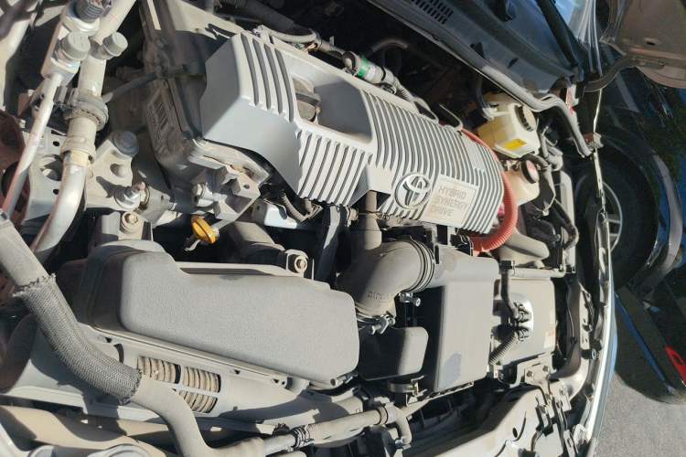 Used Toyota Corolla 2016 Dual-Engine 1.8L E-CVT Elite Edition Engine Bay Right