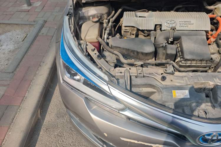 Used Toyota Corolla 2016 Dual-Engine 1.8L E-CVT Elite Edition Engine Bay Right
