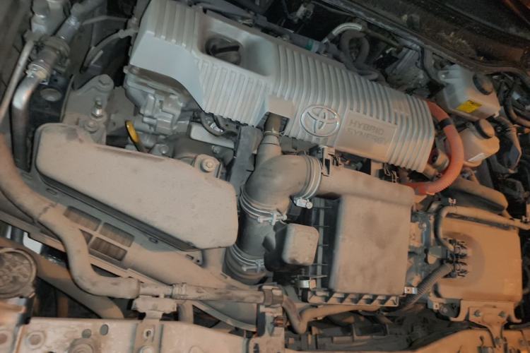 Used Toyota Corolla 2016 Dual-Engine 1.8L E-CVT Elite Edition Engine Bay Right