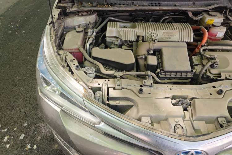 Used Toyota Corolla 2016 Dual-Engine 1.8L E-CVT Elite Edition Engine Bay Right
