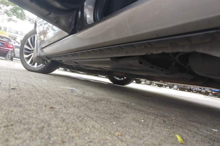 Used Toyota Corolla 2016 Dual-Engine 1.8L E-CVT Elite Edition Left Side Sill