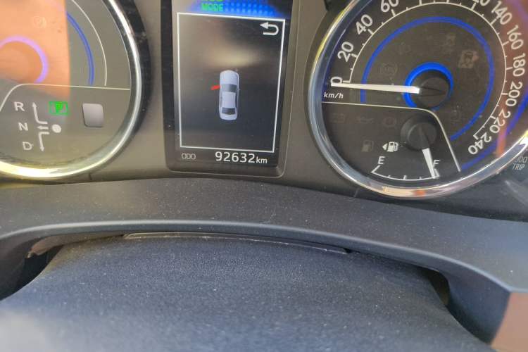 Used Toyota Corolla 2016 Dual-Engine 1.8L E-CVT Elite Edition Odometer Close Up