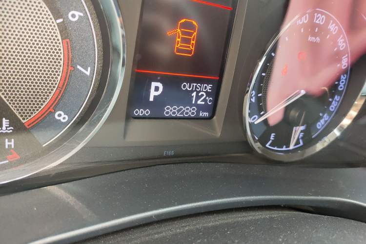 Used Toyota Corolla 2016 1.6L CVT GL-i Cool Edition Odometer Close Up