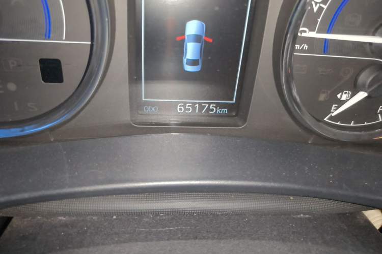 Used Toyota Corolla 2016 Dual-Engine 1.8L E-CVT Elite Edition Odometer Close Up