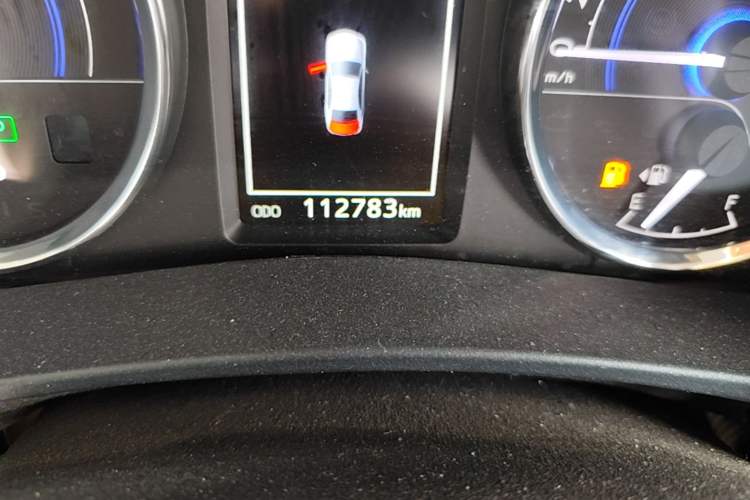 Used Toyota Corolla 2016 Dual-Engine 1.8L E-CVT Leading Edition Odometer Close Up