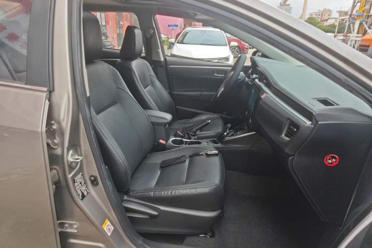 Used Toyota Corolla 2016 Dual-Engine 1.8L E-CVT Elite Edition Right Front Seat