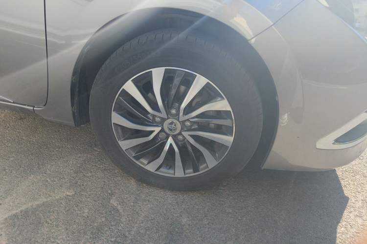Used Toyota Corolla 2016 Dual-Engine 1.8L E-CVT Elite Edition Right Front Wheel Hub