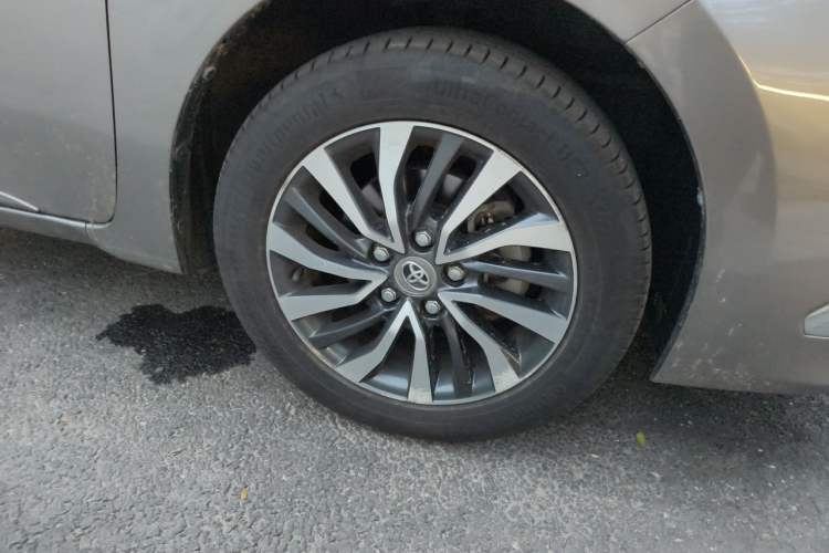 Used Toyota Corolla 2016 Dual-Engine 1.8L E-CVT Elite Edition Right Front Wheel Hub
