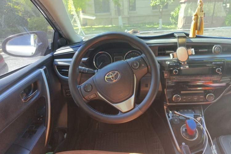 Used Toyota Corolla 2016 Dual-Engine 1.8L E-CVT Elite Edition Steering Wheel