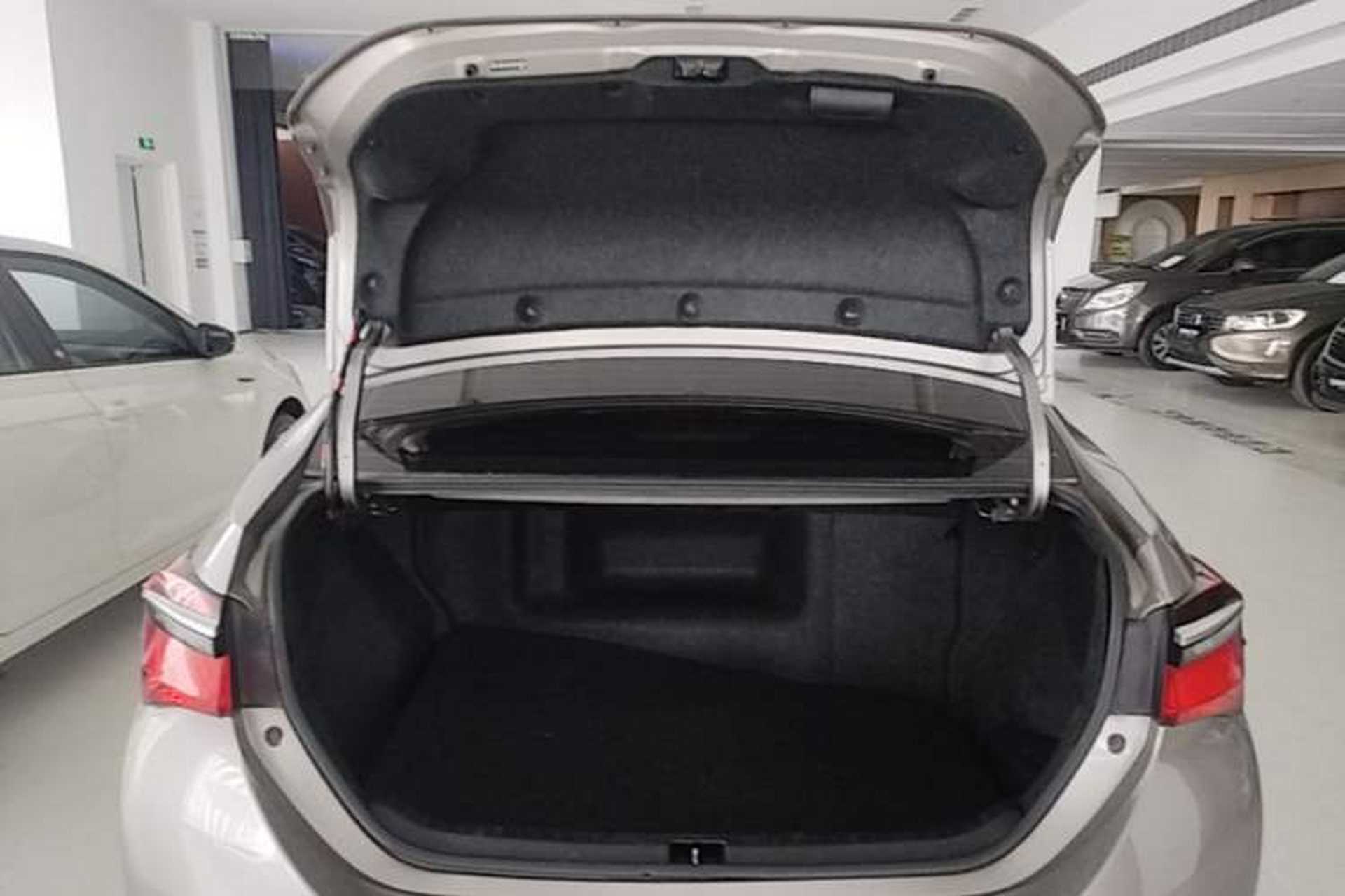 Used Toyota Corolla 2016 Dual-Engine 1.8L E-CVT Elite Edition Trunk