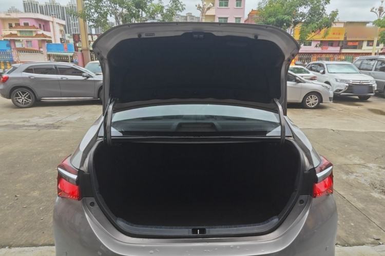 Used Toyota Corolla 2016 Dual-Engine 1.8L E-CVT Elite Edition Trunk