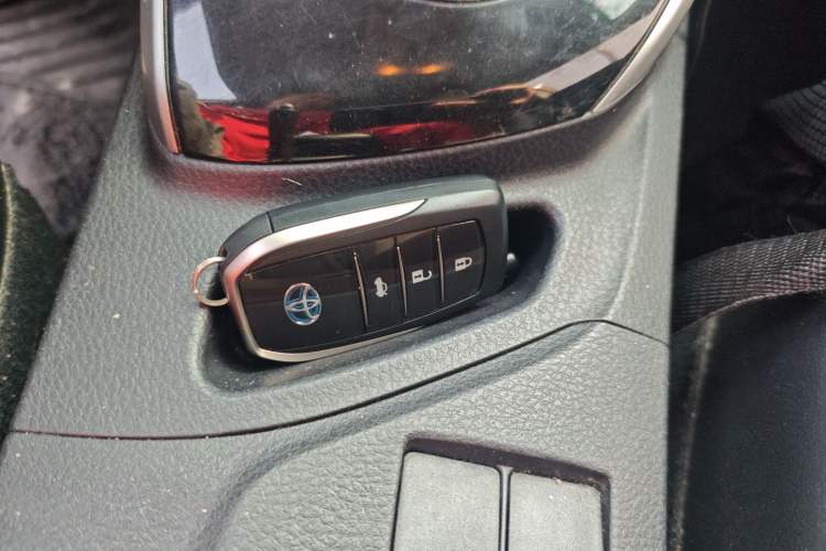 Used Toyota Corolla 2016 Dual-Engine 1.8L E-CVT Elite Edition Vehicle Key