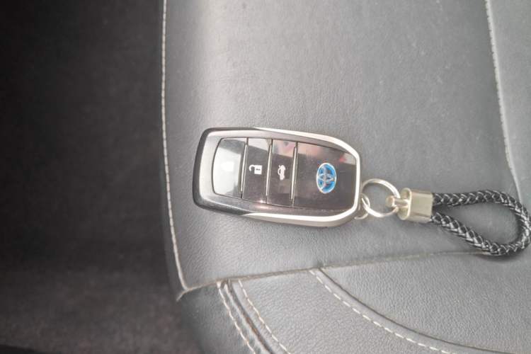 Used Toyota Corolla 2016 Dual-Engine 1.8L E-CVT Elite Edition Vehicle Key