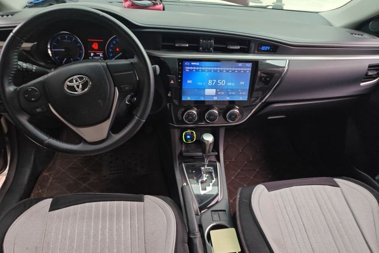 Used Toyota Corolla 2016 1.6L CVT GL-i Cool Edition Center Console