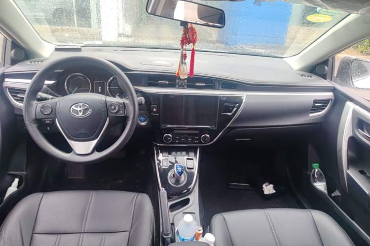 Used Toyota Corolla 2016 Dual-Engine 1.8L E-CVT Leading Edition Center Console