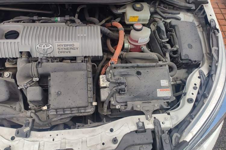 Used Toyota Corolla 2016 Dual-Engine 1.8L E-CVT Leading Edition Engine Bay Left
