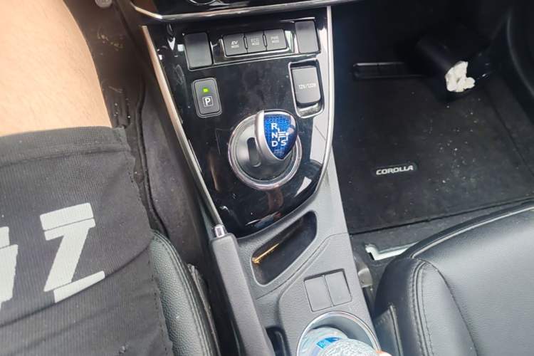 Used Toyota Corolla 2016 Dual-Engine 1.8L E-CVT Leading Edition Gear Lever