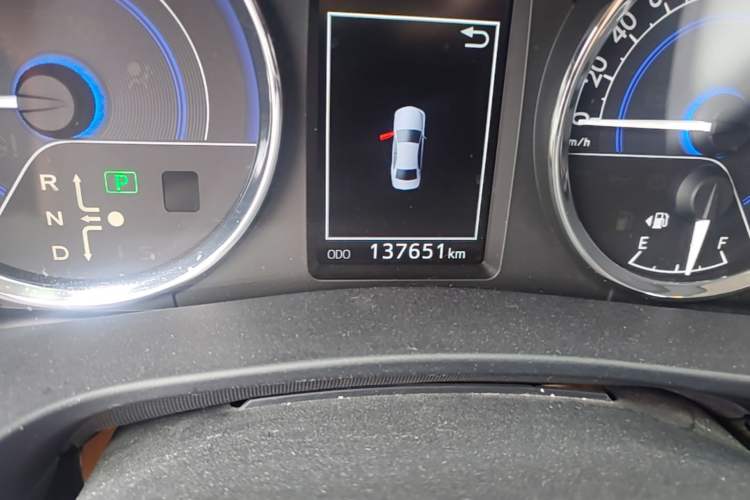 Used Toyota Corolla 2016 Dual-Engine 1.8L E-CVT Leading Edition Odometer Close Up