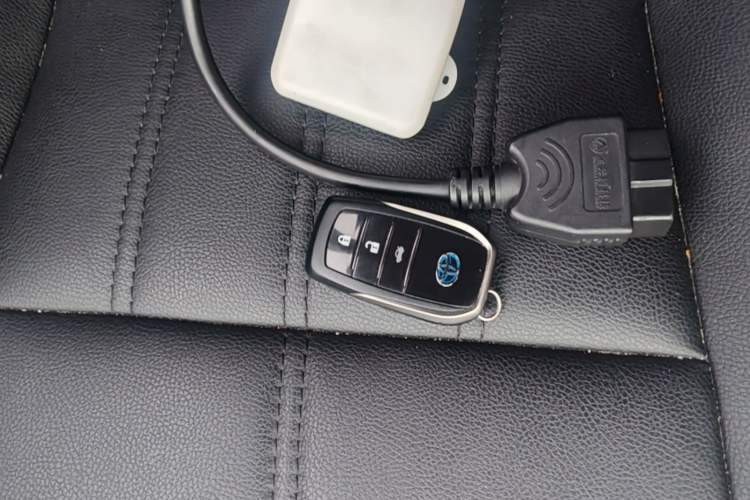 Used Toyota Corolla 2016 Dual-Engine 1.8L E-CVT Leading Edition Vehicle Key