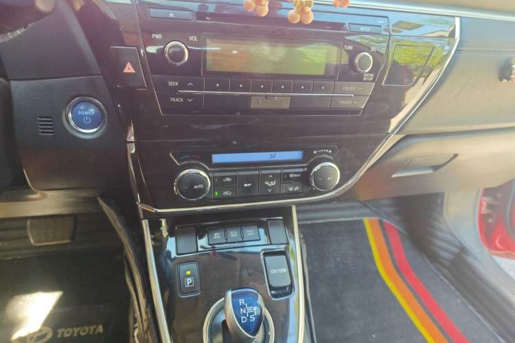 Used Toyota Corolla 2016 Dual-Engine 1.8L E-CVT Elite Edition Audio And AC Panel