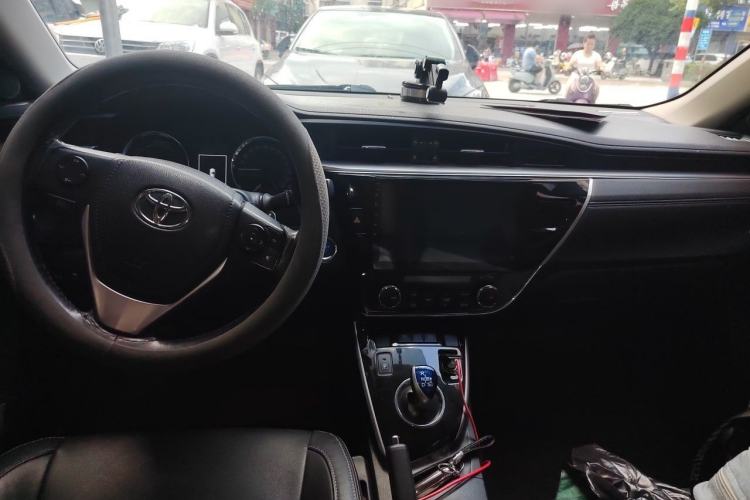 Used Toyota Corolla 2016 Dual-Engine 1.8L E-CVT Elite Edition Center Console