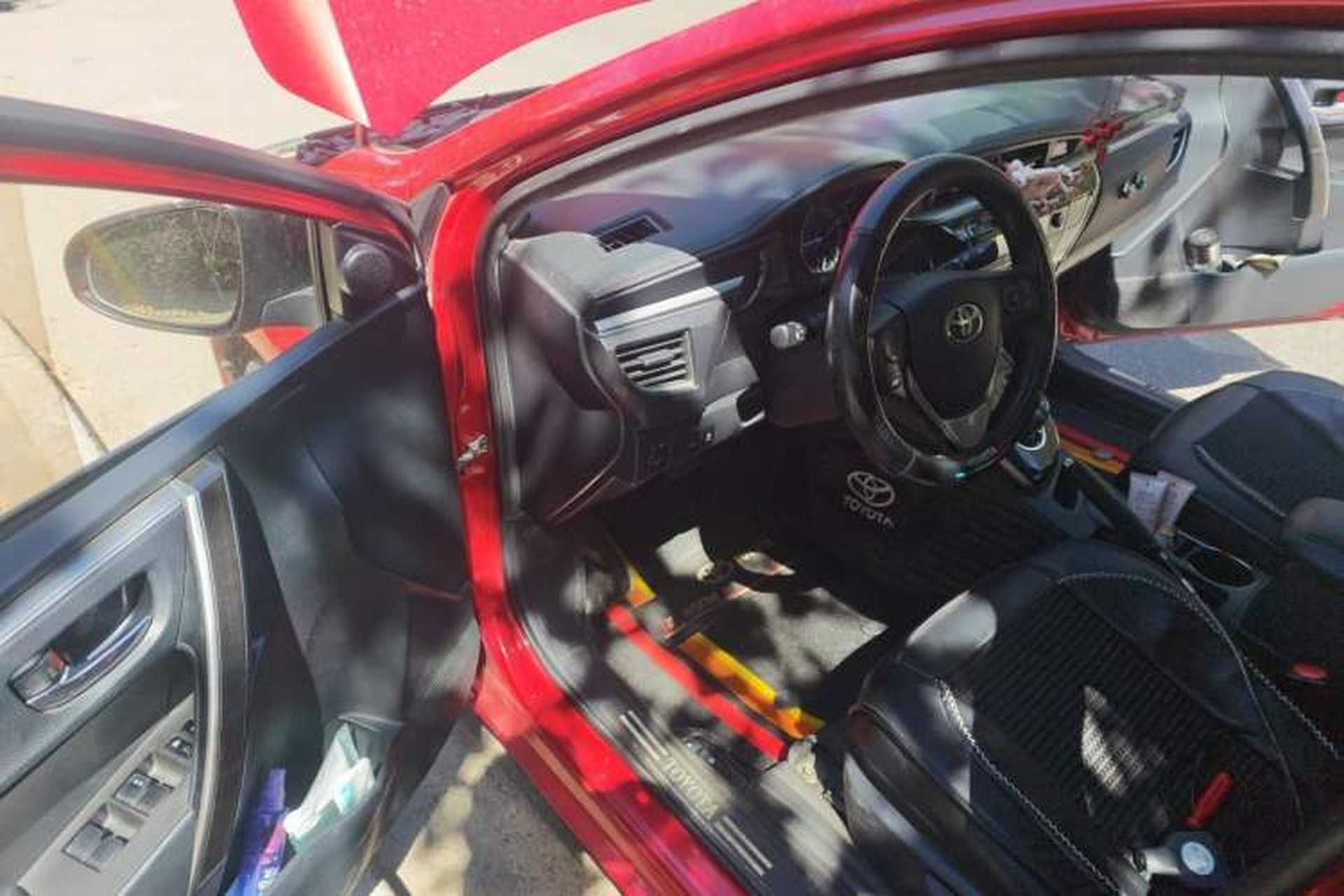 Used Toyota Corolla 2016 Dual-Engine 1.8L E-CVT Elite Edition Driver Seat