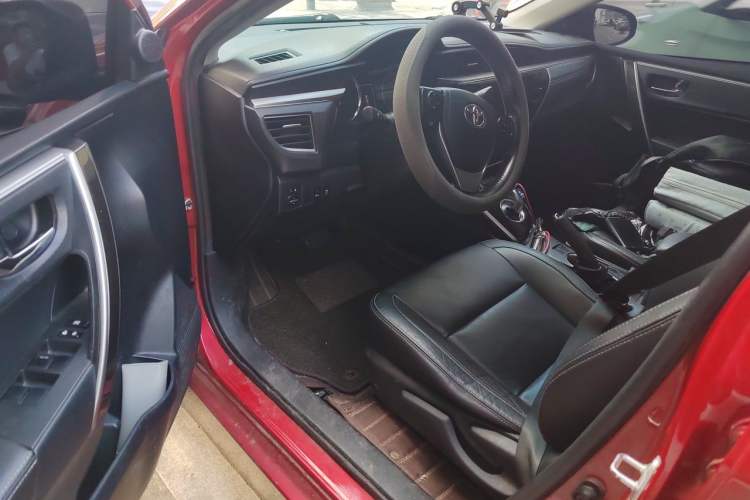 Used Toyota Corolla 2016 Dual-Engine 1.8L E-CVT Elite Edition Driver Seat