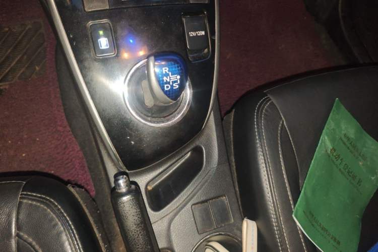 Used Toyota Corolla 2016 Dual-Engine 1.8L E-CVT Elite Edition Gear Lever