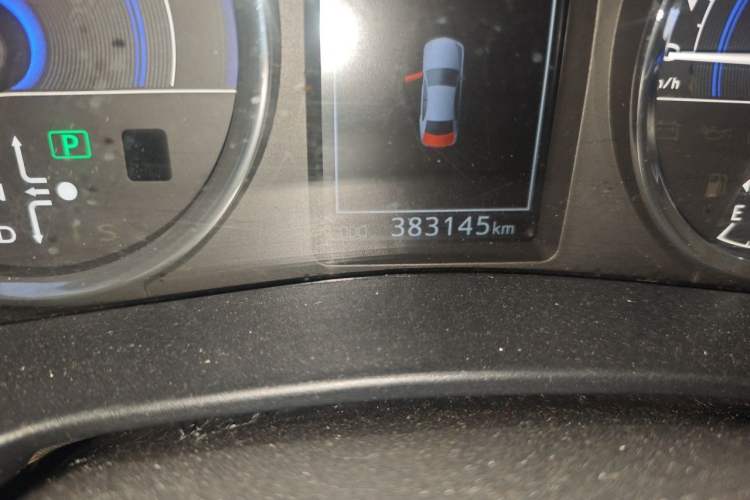 Used Toyota Corolla 2016 Dual-Engine 1.8L E-CVT Elite Edition Odometer Close Up