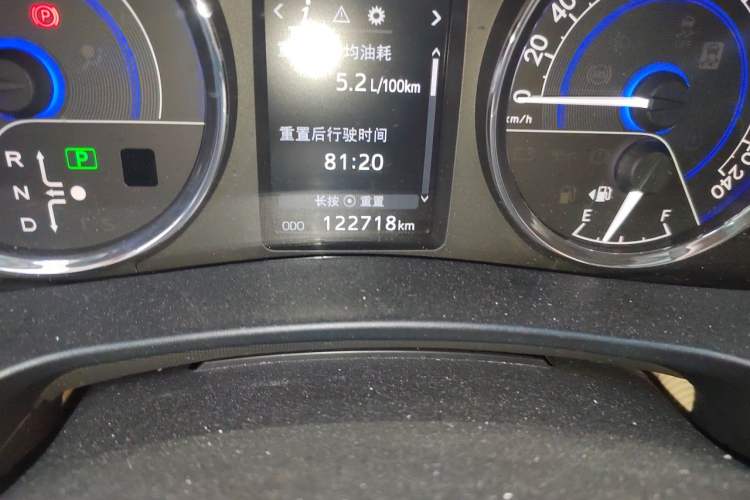 Used Toyota Corolla 2016 Dual-Engine 1.8L E-CVT Elite Edition Odometer Close Up