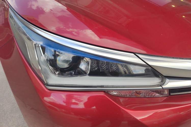 Used Toyota Corolla 2016 Dual-Engine 1.8L E-CVT Elite Edition Right Front Headlight