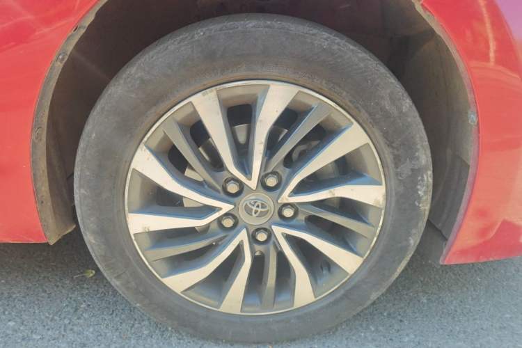 Used Toyota Corolla 2016 Dual-Engine 1.8L E-CVT Elite Edition Right Front Wheel Hub