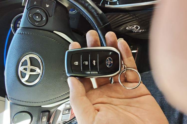 Used Toyota Corolla 2016 Dual-Engine 1.8L E-CVT Elite Edition Vehicle Key