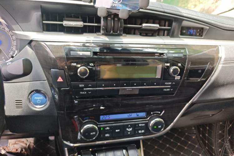 Used Toyota Corolla 2016 Dual-Engine 1.8L E-CVT Elite Edition Audio And AC Panel